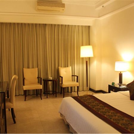 Clifford Golden Lake Hotel Foshan Exterior photo