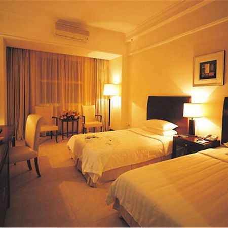 Clifford Golden Lake Hotel Foshan Room photo