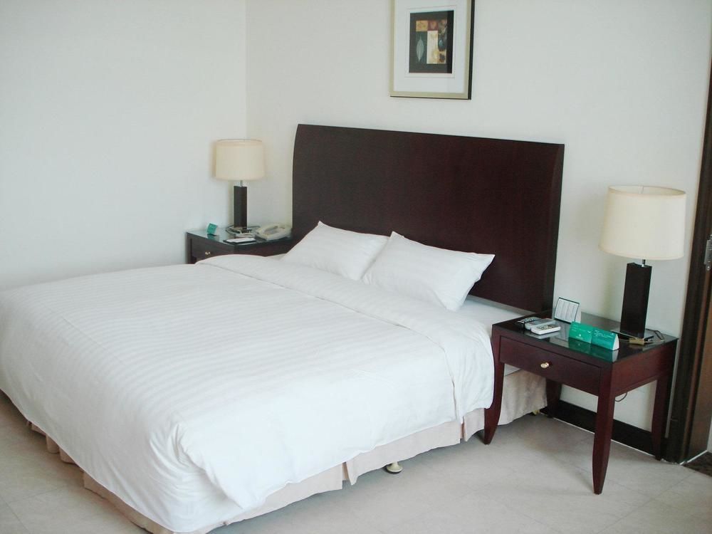 Clifford Golden Lake Hotel Foshan Exterior photo
