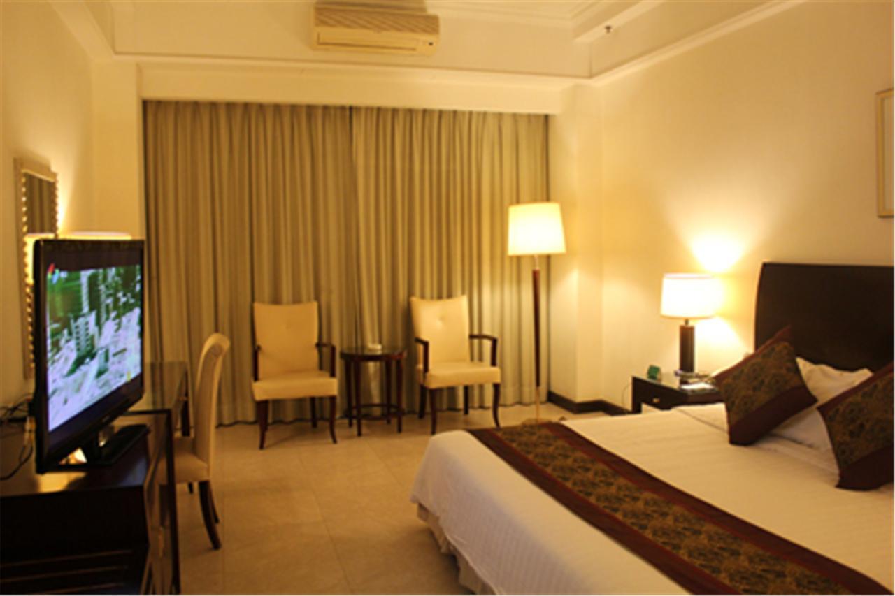 Clifford Golden Lake Hotel Foshan Exterior photo