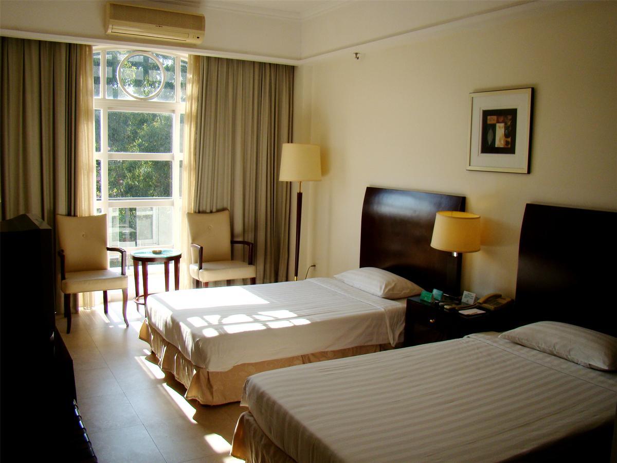 Clifford Golden Lake Hotel Foshan Exterior photo