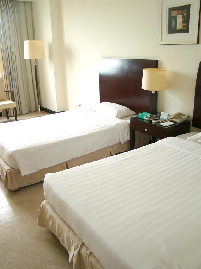 Clifford Golden Lake Hotel Foshan Exterior photo