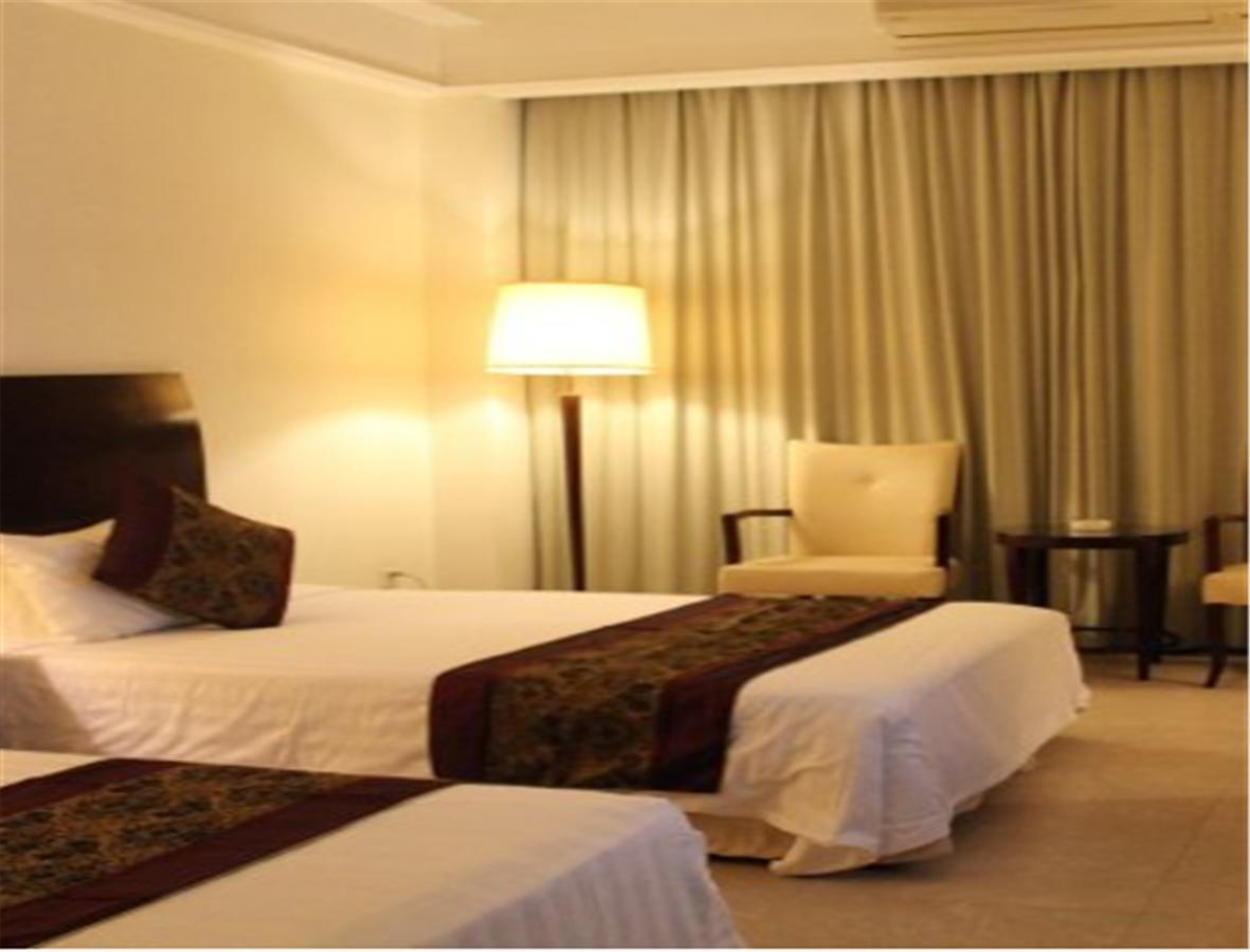 Clifford Golden Lake Hotel Foshan Exterior photo
