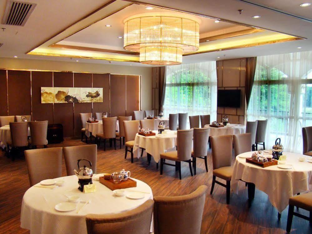 Clifford Golden Lake Hotel Foshan Exterior photo