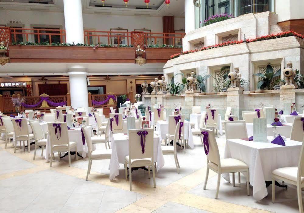 Clifford Golden Lake Hotel Foshan Exterior photo