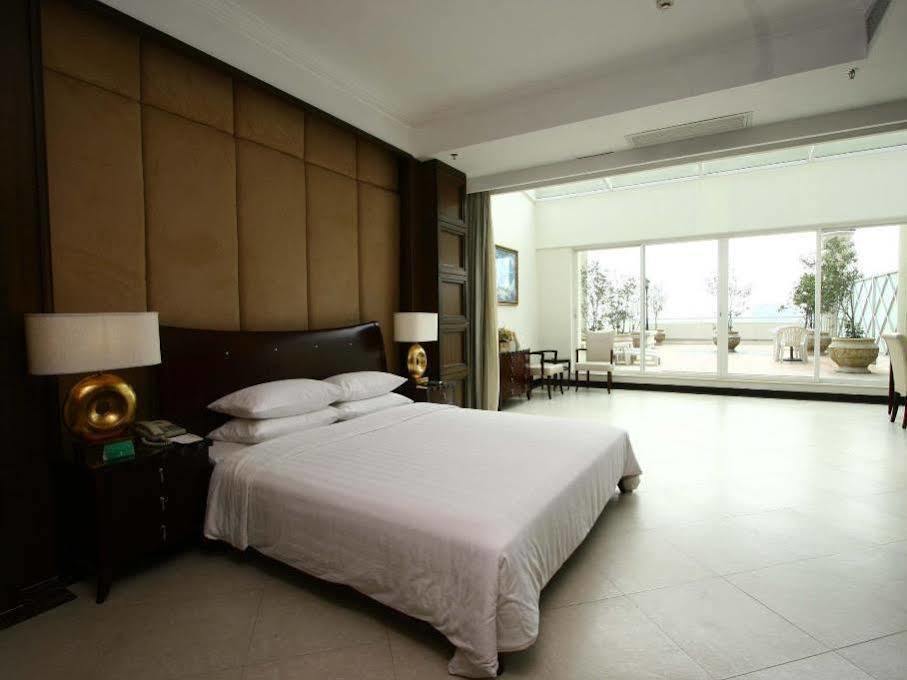 Clifford Golden Lake Hotel Foshan Exterior photo