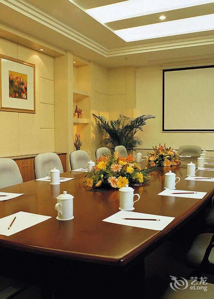 Clifford Golden Lake Hotel Foshan Exterior photo